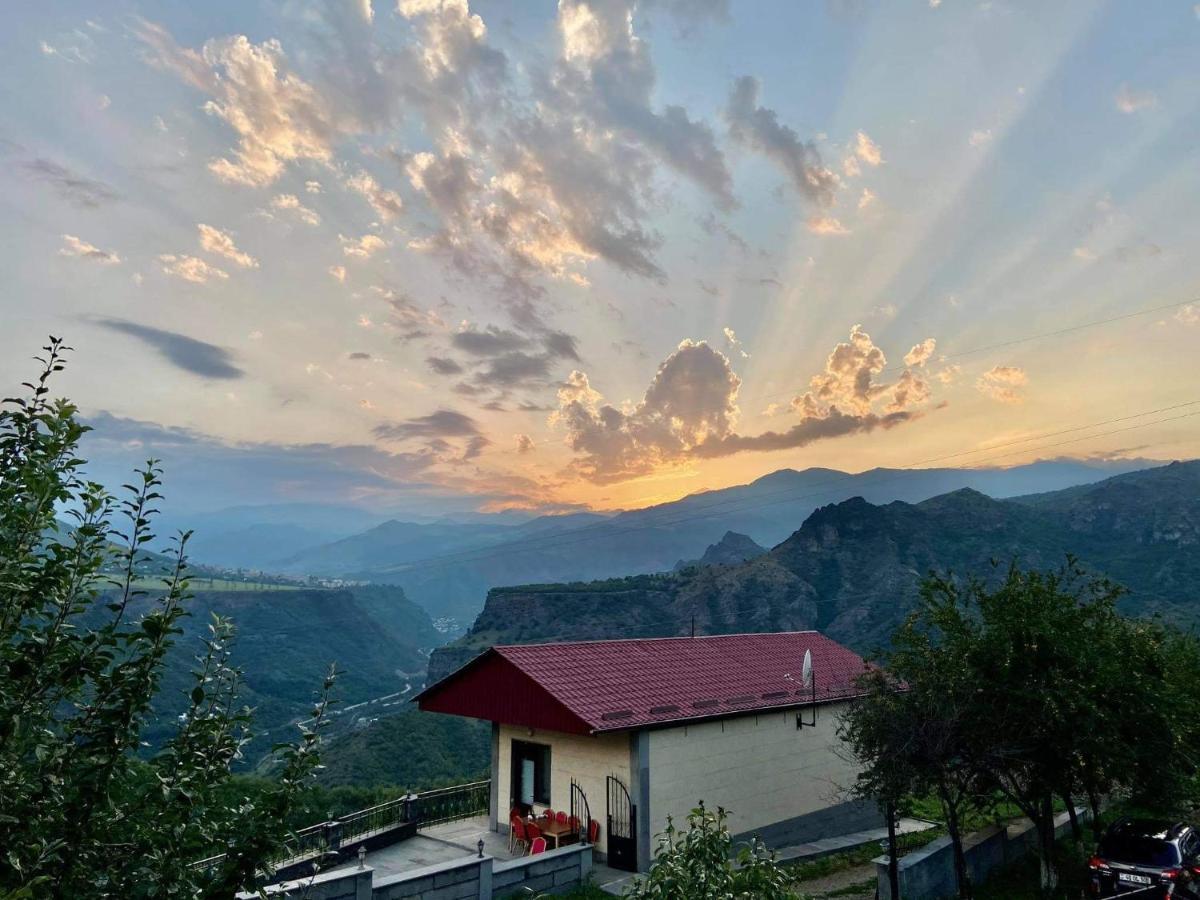 Kefilyan Family Hotel Sanain Buitenkant foto