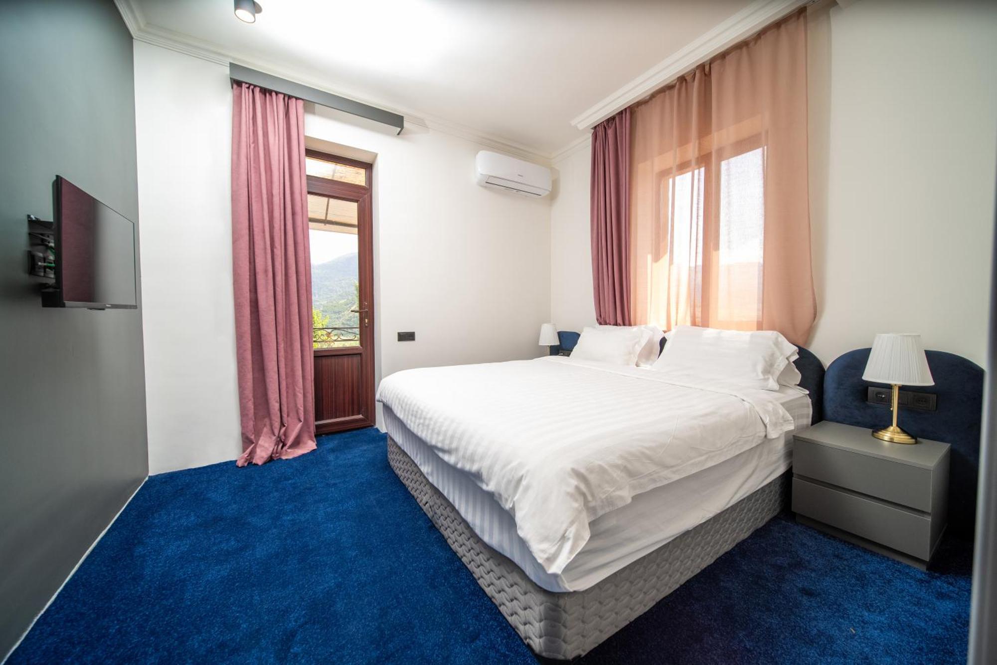 Kefilyan Family Hotel Sanain Buitenkant foto