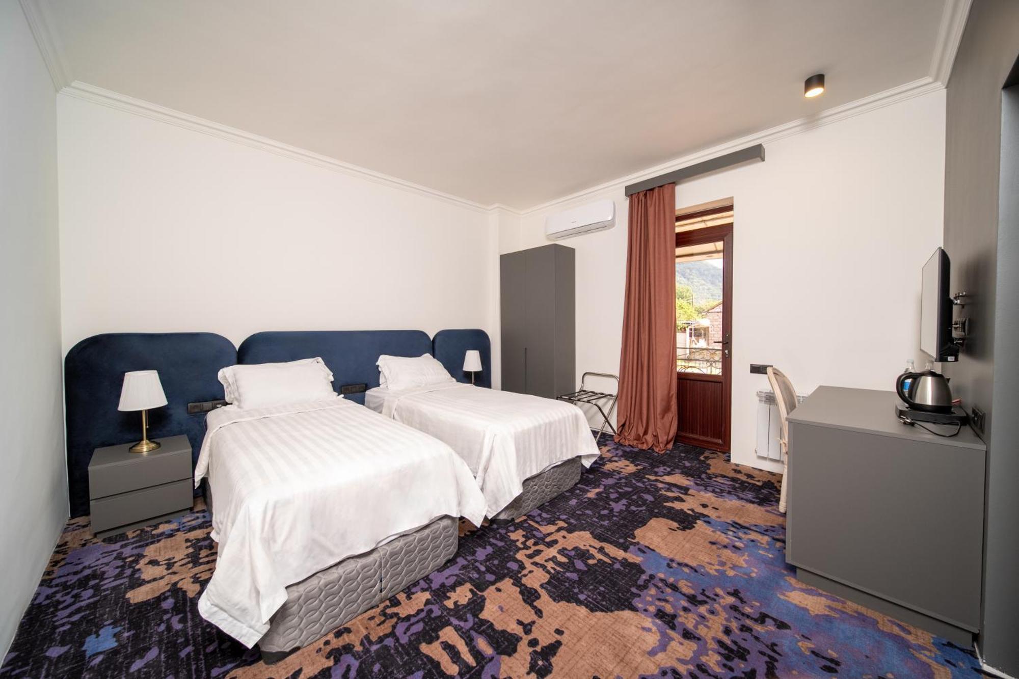 Kefilyan Family Hotel Sanain Buitenkant foto