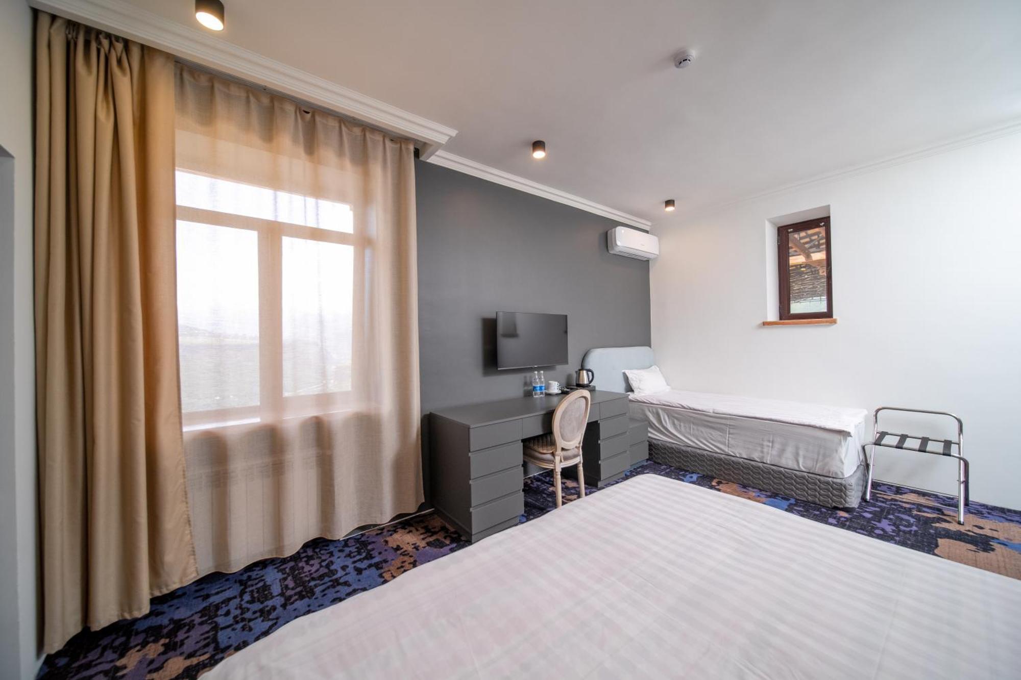 Kefilyan Family Hotel Sanain Buitenkant foto