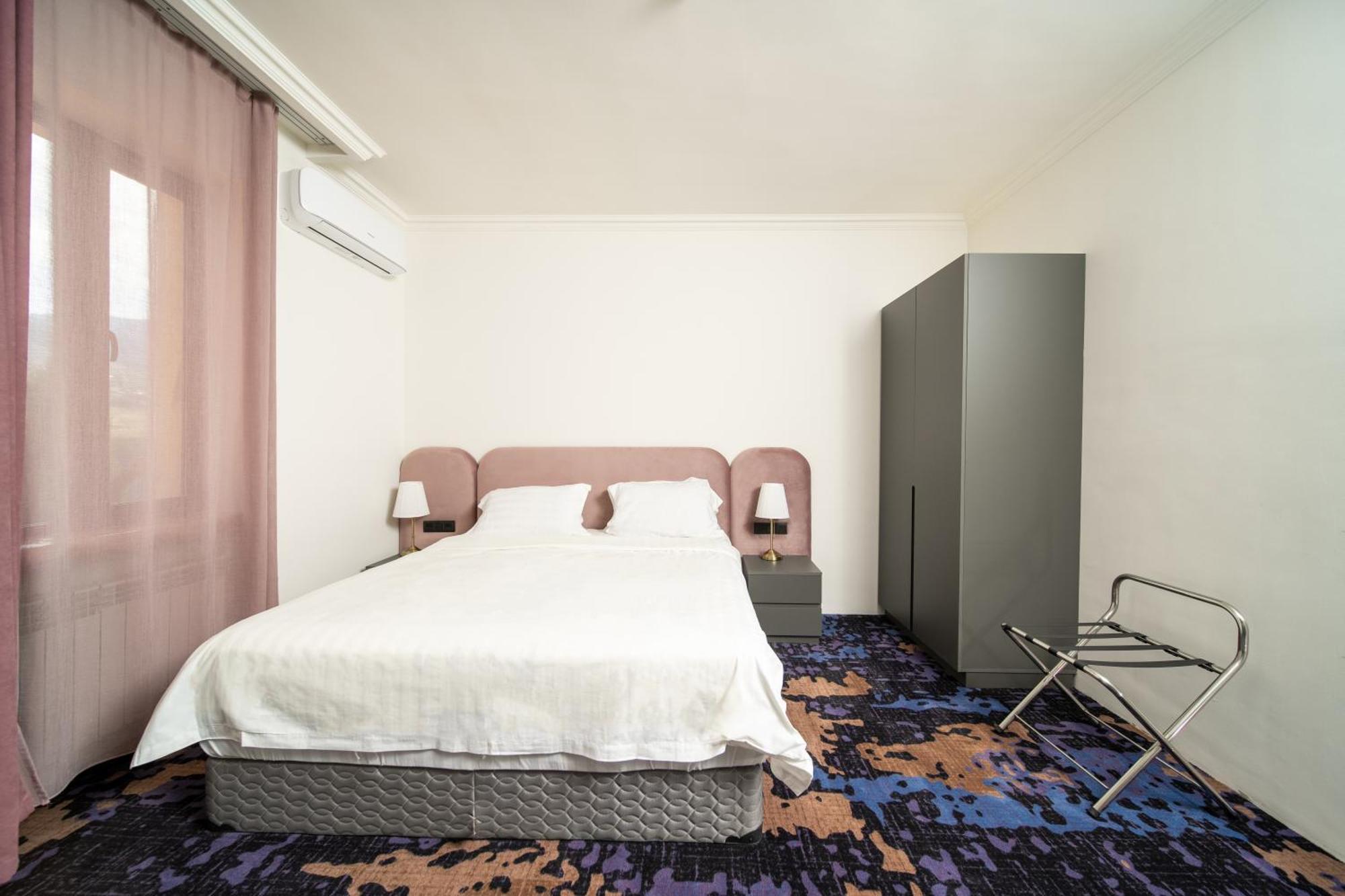 Kefilyan Family Hotel Sanain Buitenkant foto