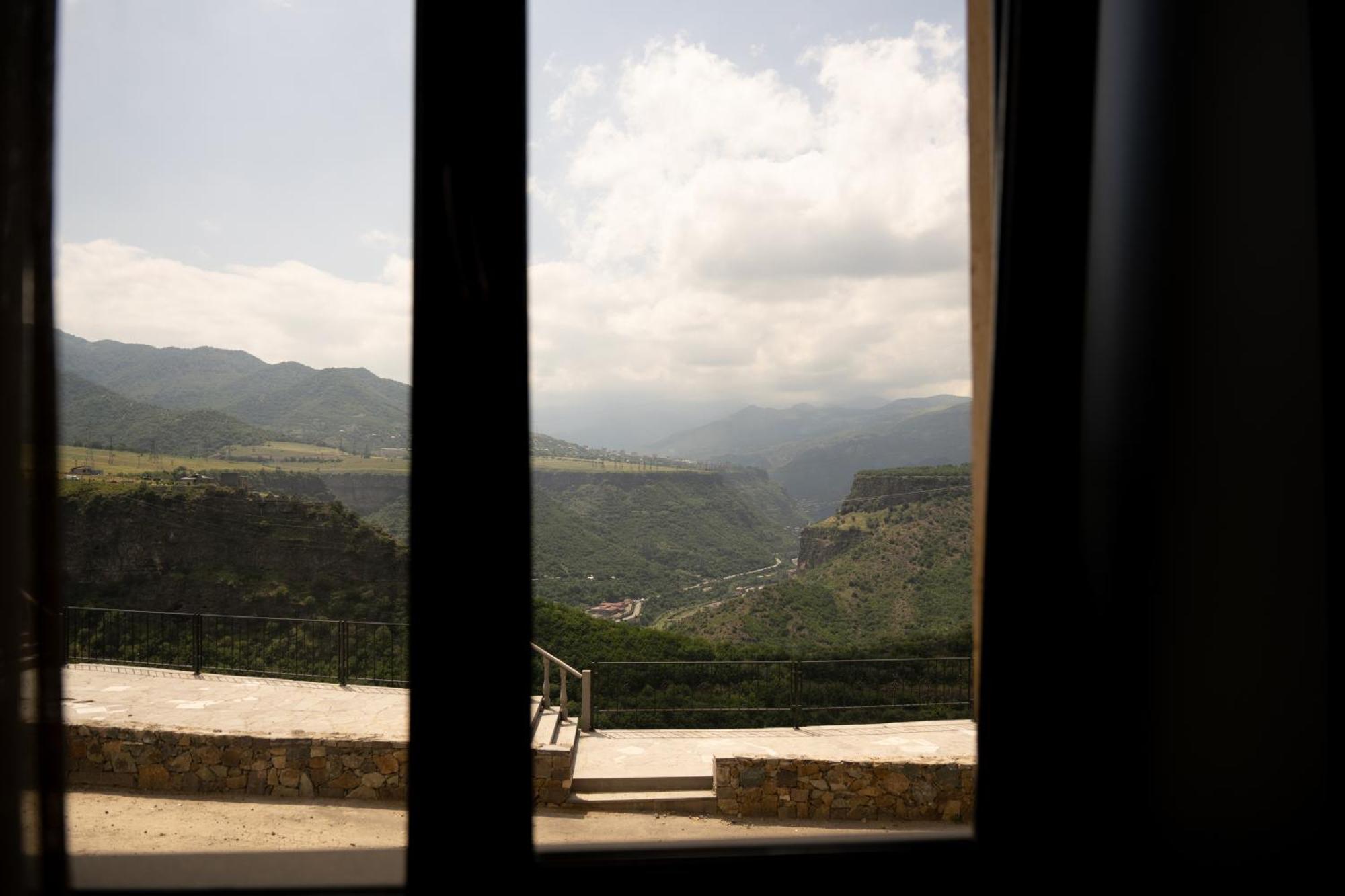 Kefilyan Family Hotel Sanain Buitenkant foto
